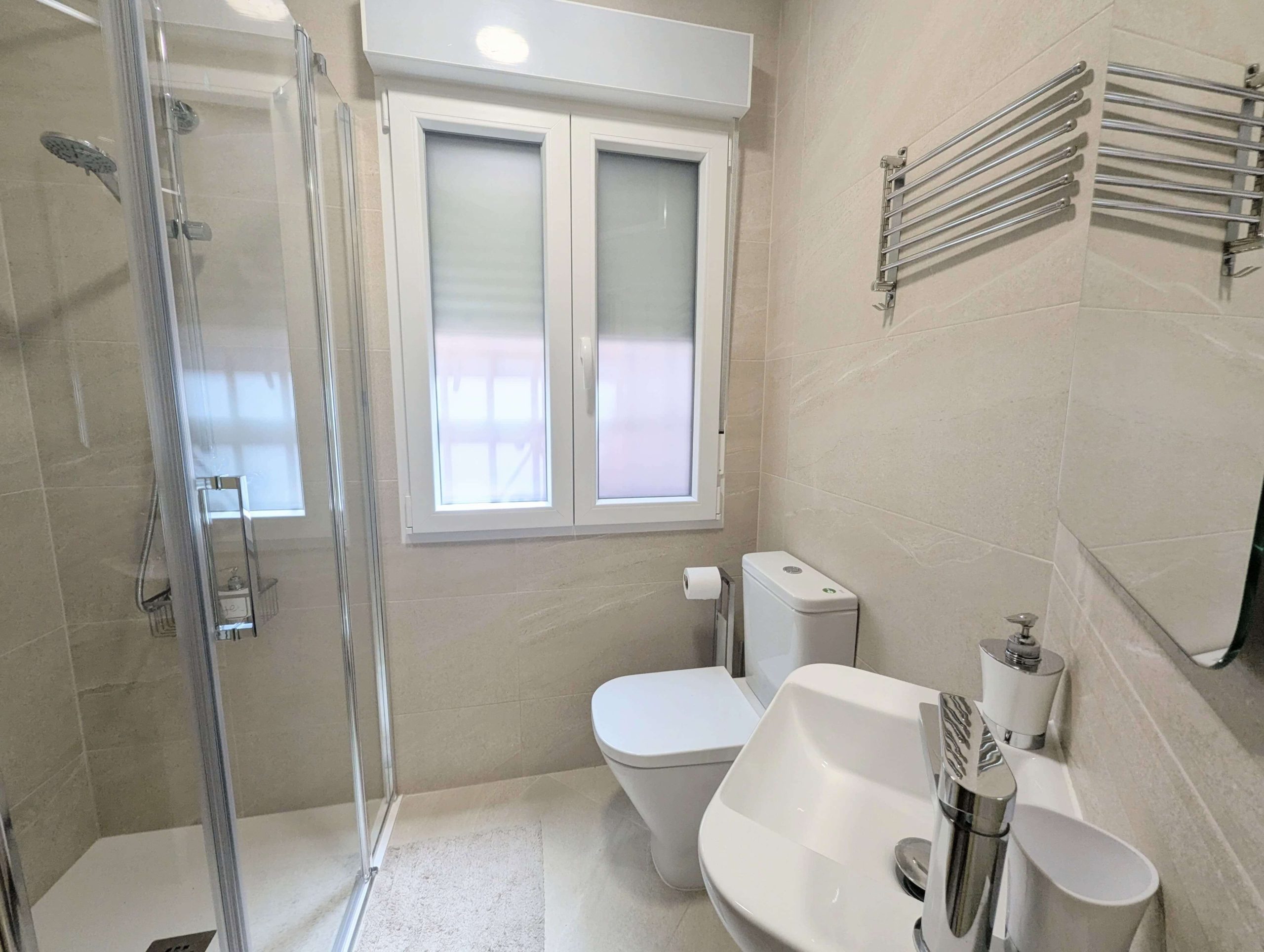 IMG-20250802-topaciobaño1